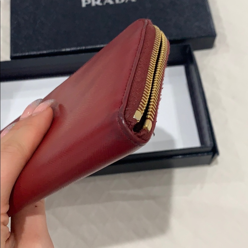 Red Prada Wallet - Picture 5 of 6